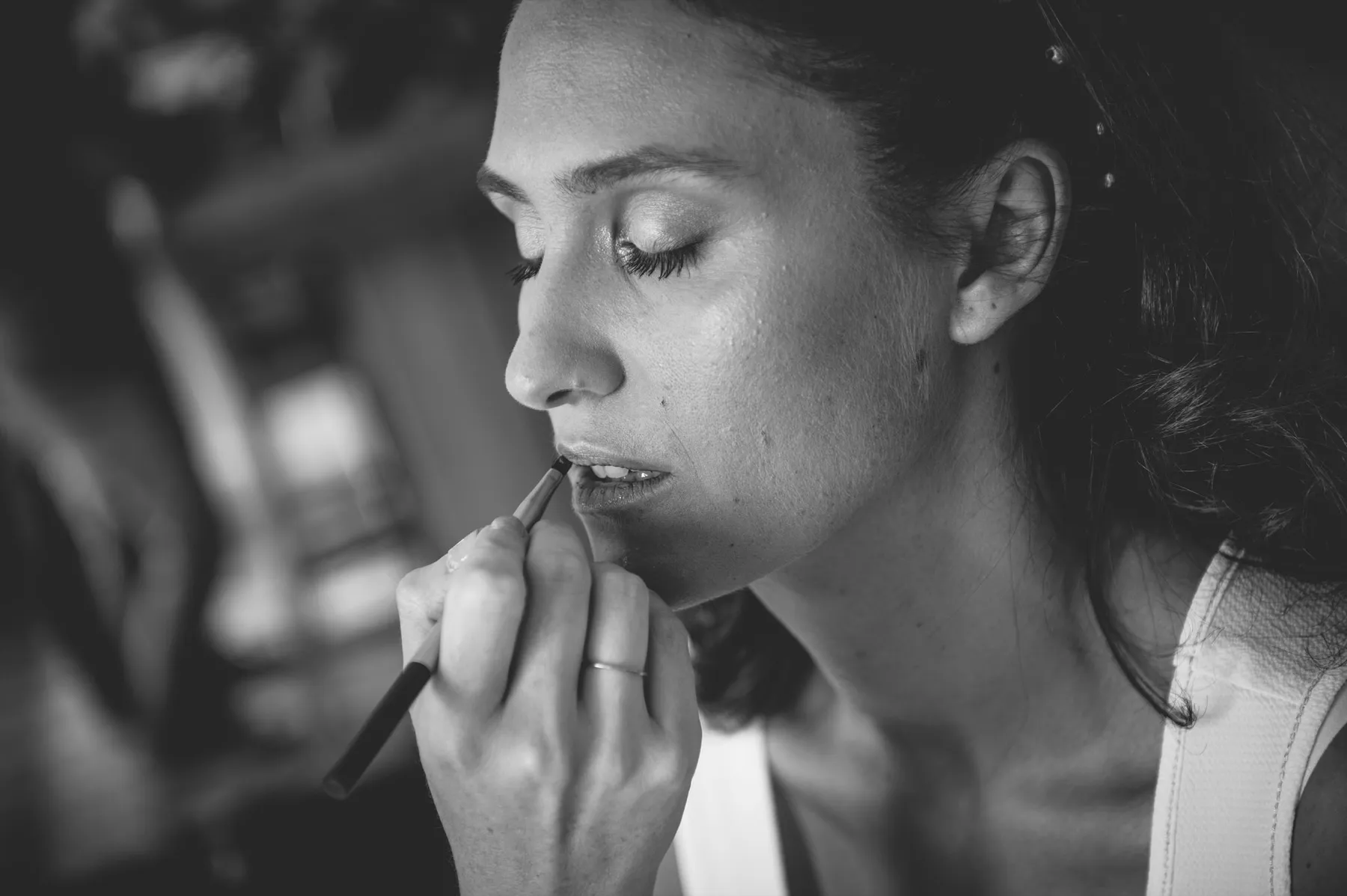 Cours de maquillage en groupe au Studio, deux clientes à leur poste